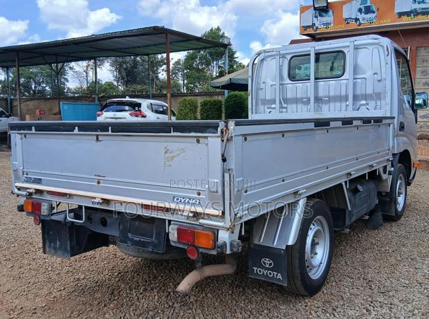 Toyota Dyna - thumbnail 4