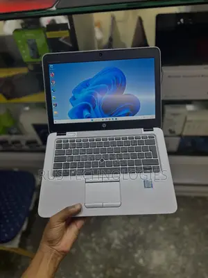 Laptop HP EliteBook 820 G3 8GB Intel Core i3 SSD 500GB
