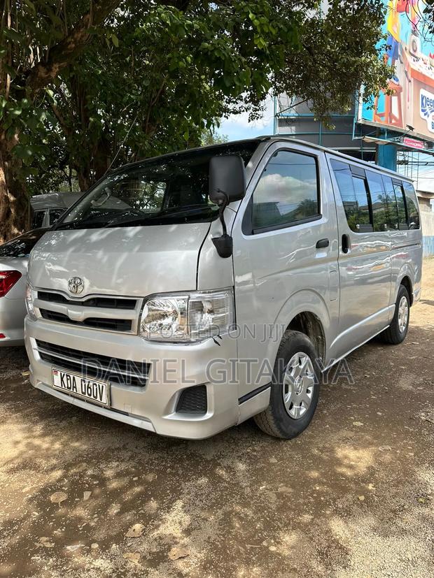 Toyota HiAce 2014 Silver