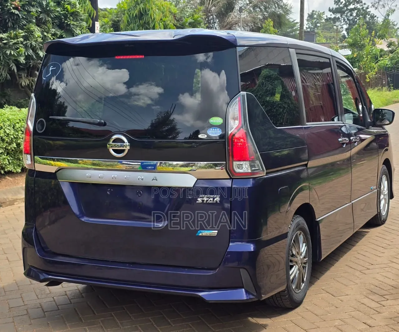 Nissan Serena 2018 Blue