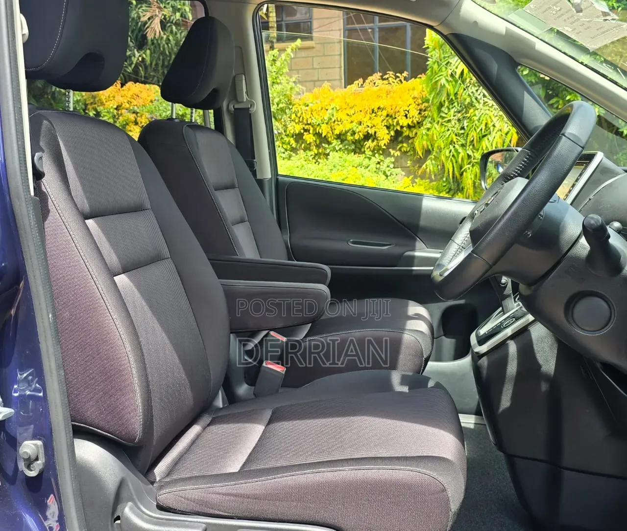 Nissan Serena 2018 Blue