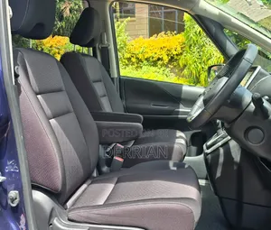 Nissan Serena 2018 Blue