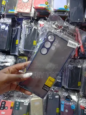 Translucent Matte Protective Case for the Samsung Galaxy S23 Ultra.