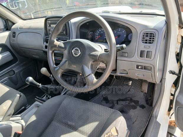 Nissan Hardbody 2019 White - thumbnail 9
