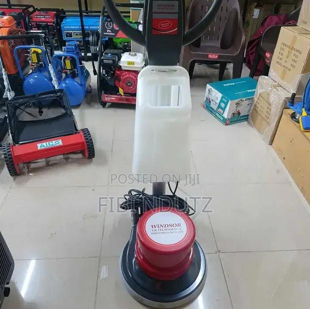 Heavy Duty Windsor Floor Scrubber That Comes With Brushes