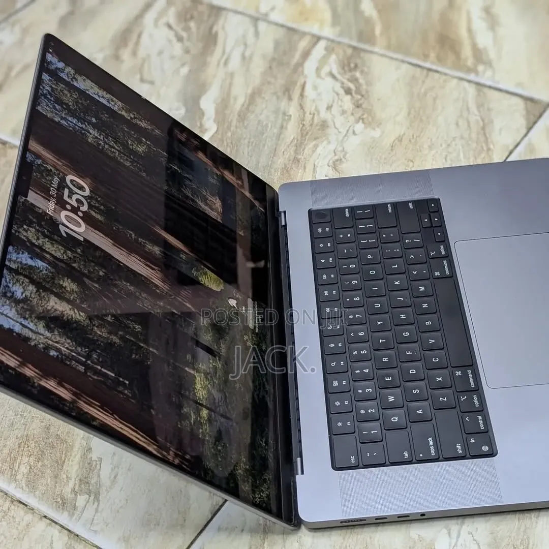 Laptop Apple MacBook Pro 2021 M1 32GB Apple M1 Pro SSD 512GB