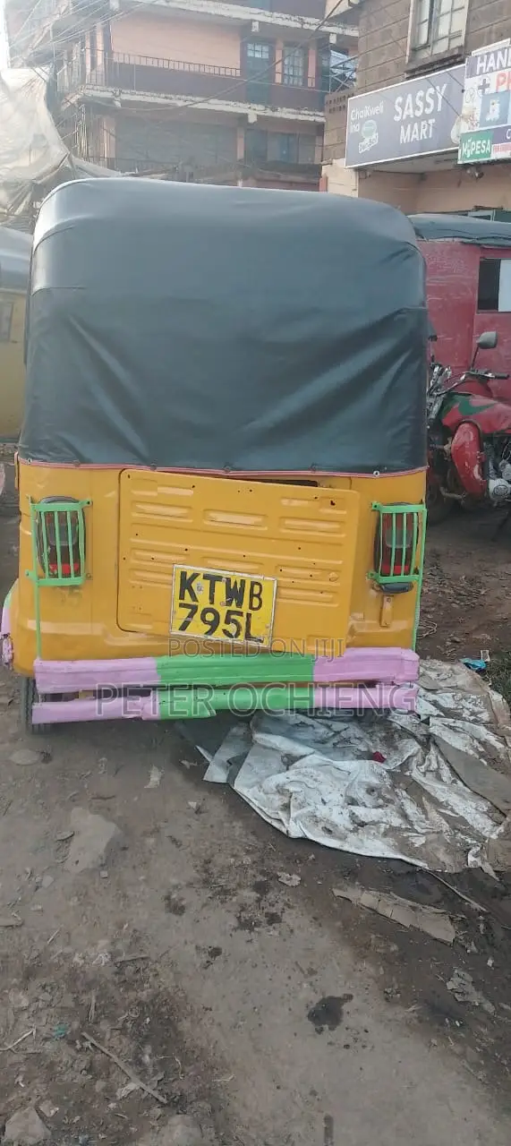 TVS King Cargo 2017 Yellow