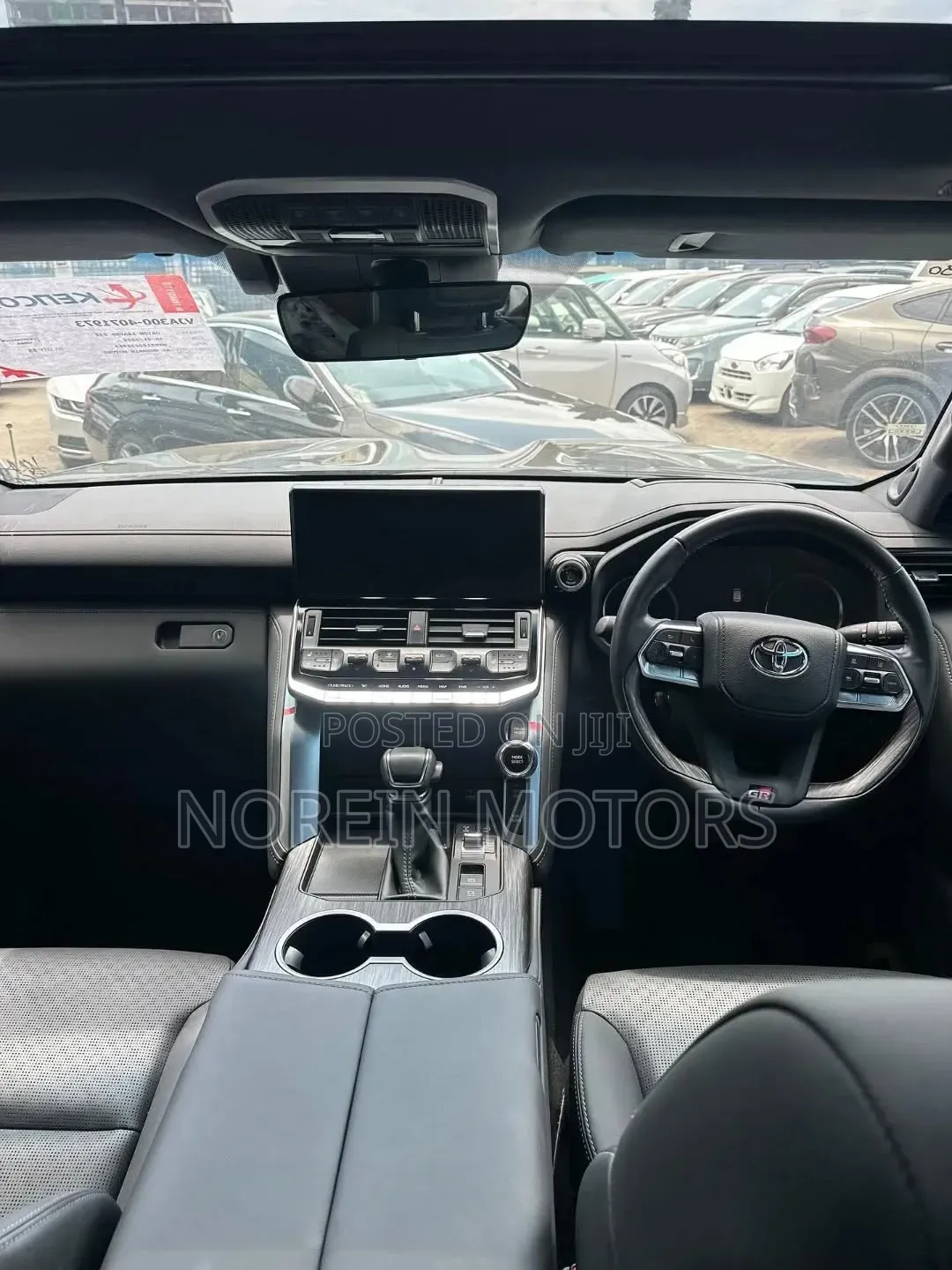 Toyota Land Cruiser LC300 2023 White
