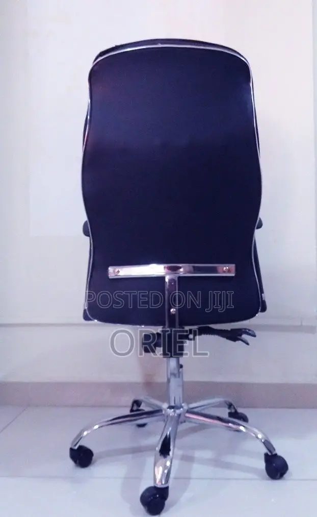 Executive Office Chair : Padded Executive Leather Desk Chair