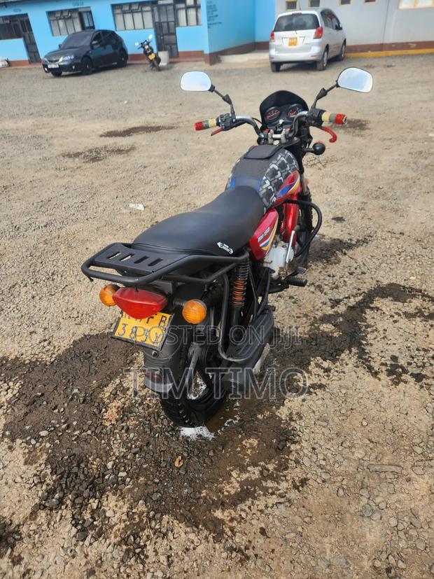 Bajaj Boxer 150 UG 2023 Red