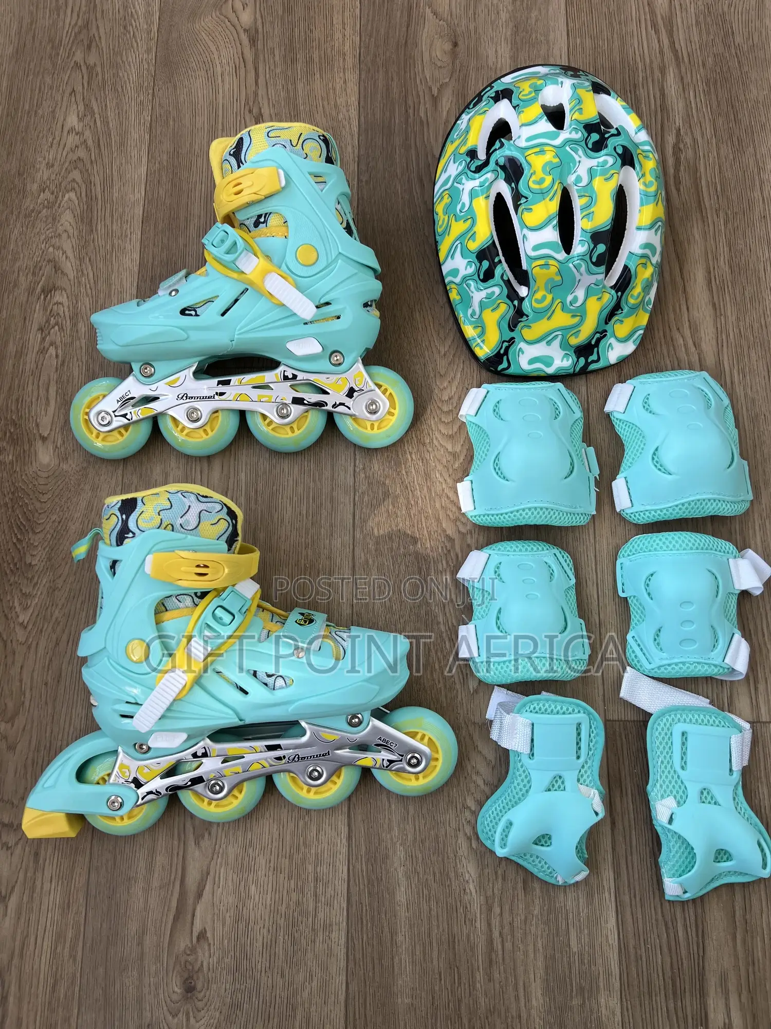 A Complete Set of Adjustable Roller Skates With Rubber Wheels