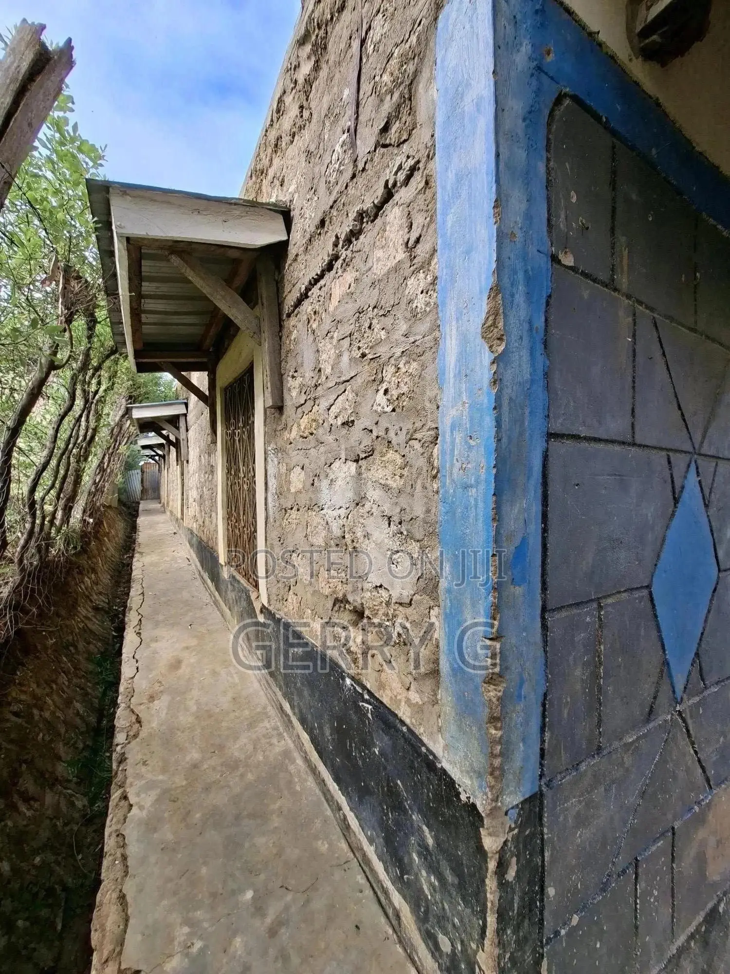 7bdrm House in Vikwatani, Mshomoroni for sale