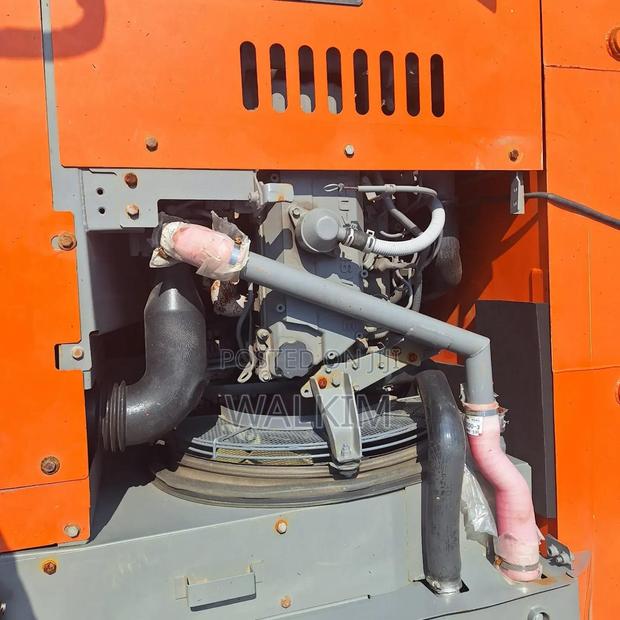 Used Hitachi 200 Excavator - thumbnail 3