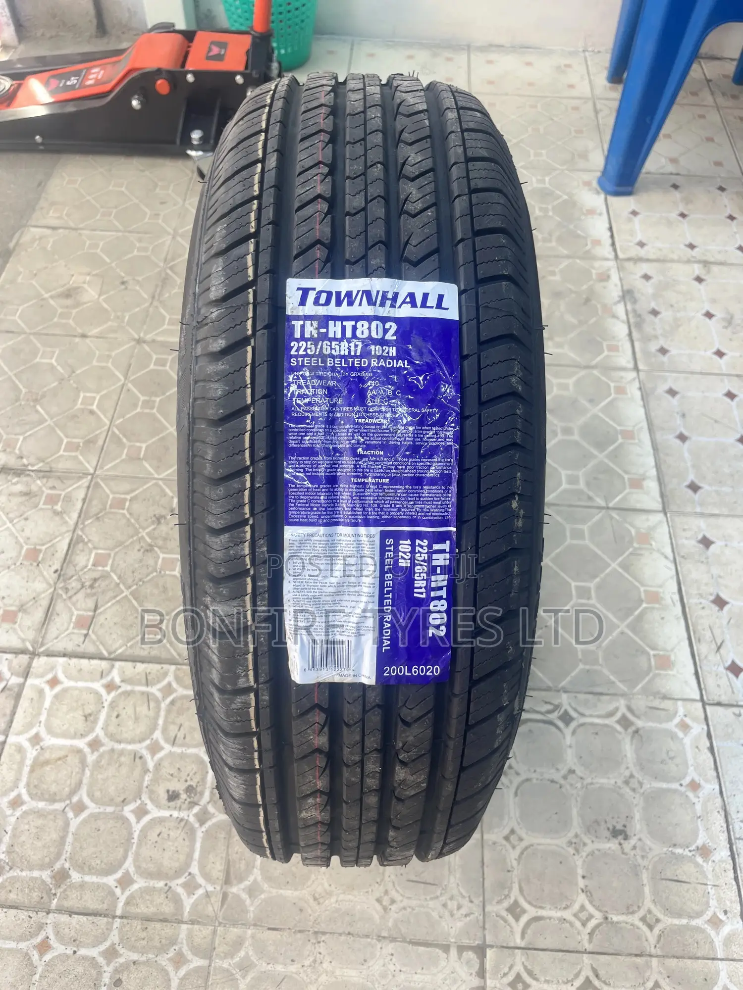 225/65r17 Town Hall