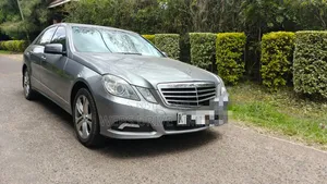 Mercedes-Benz E200 2010 Gray