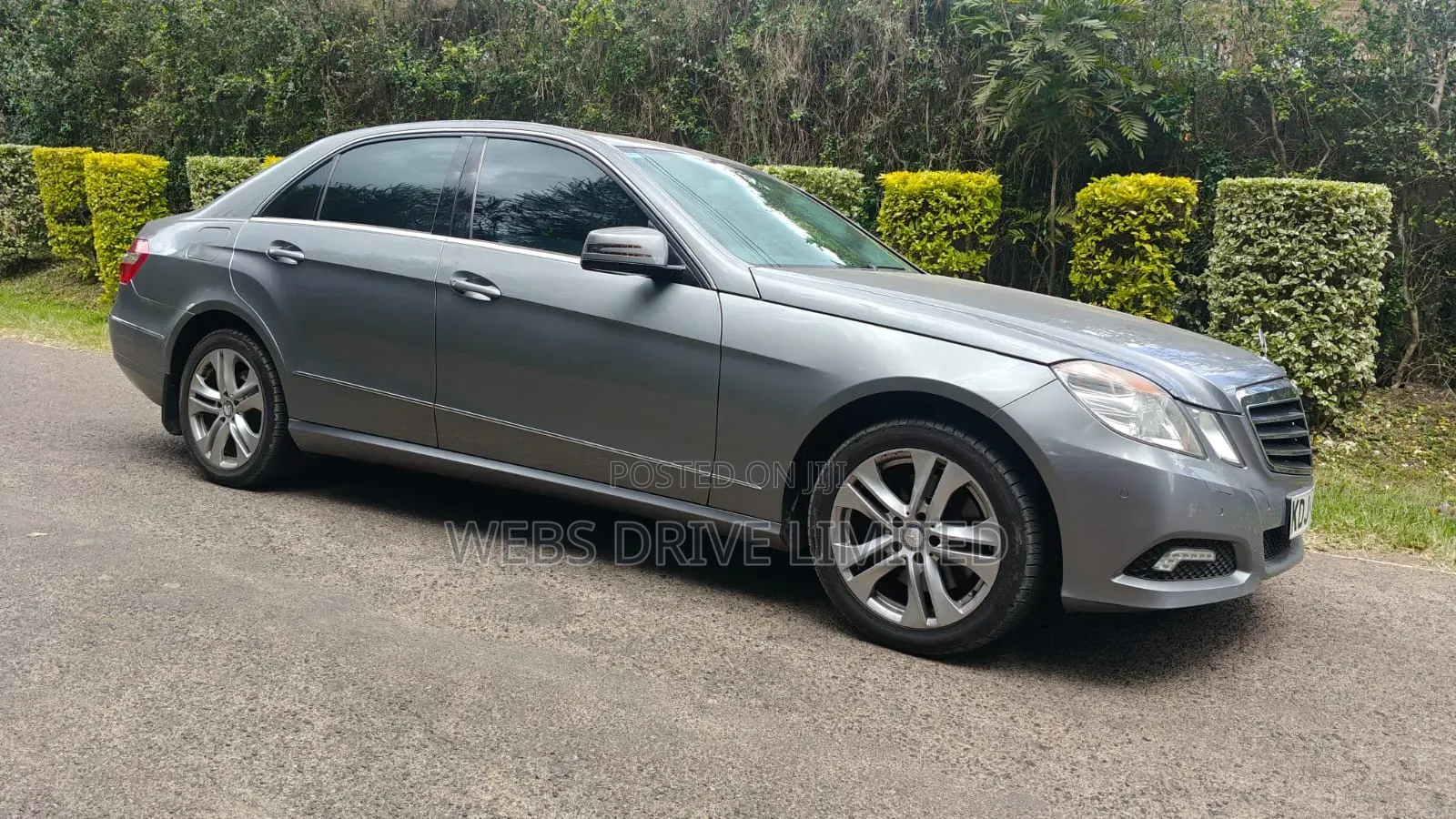 Mercedes-Benz E200 2010 Gray