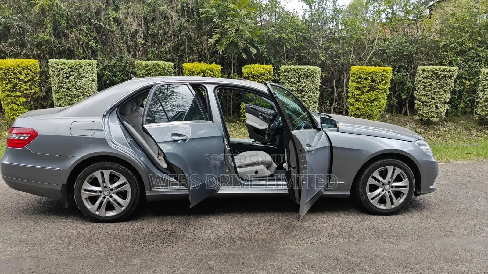 Mercedes-Benz E200 2010 Gray