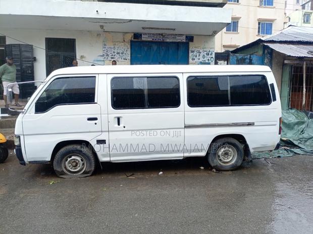 Nissan Caravan (Urvan) 2008 White - thumbnail 5