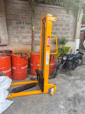 Manual Stacker 1.5 Tonnes