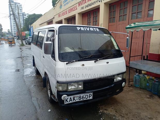 Nissan Caravan (Urvan) 2009 White - thumbnail 2