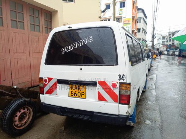 Nissan Caravan (Urvan) 2009 White - thumbnail 3