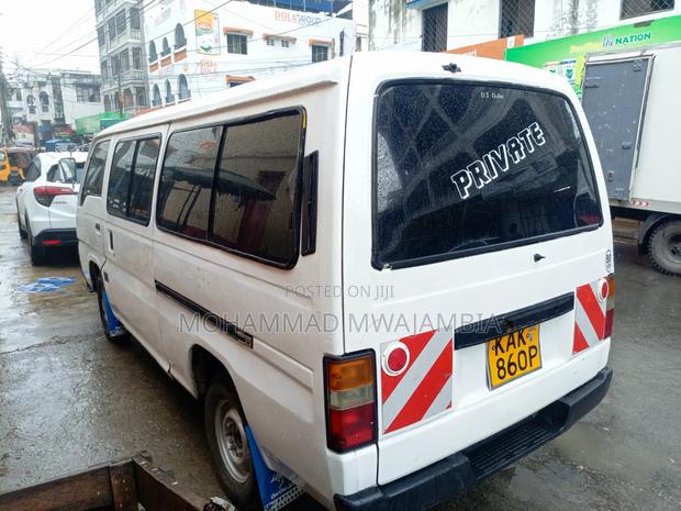 Nissan Caravan (Urvan) 2009 White - thumbnail 5
