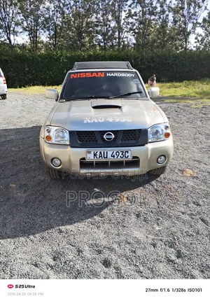 Nissan Hardbody 2000i 2006 Gold