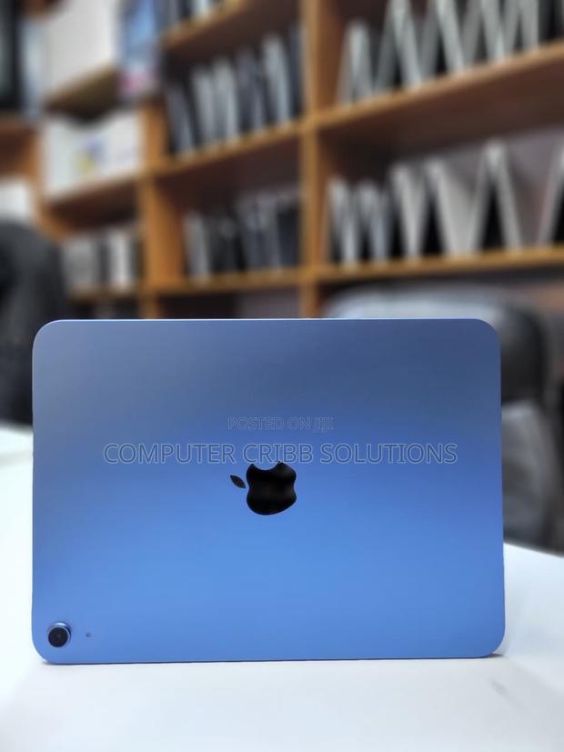 Apple iPad (2025) 256 GB Blue - thumbnail 4