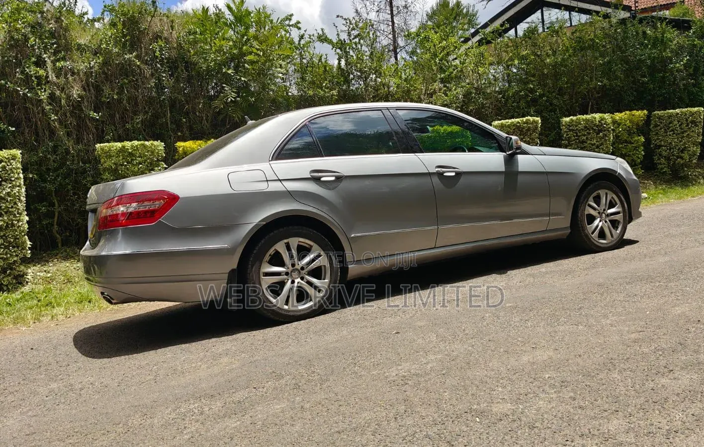 Mercedes-Benz E200 2010 Gray