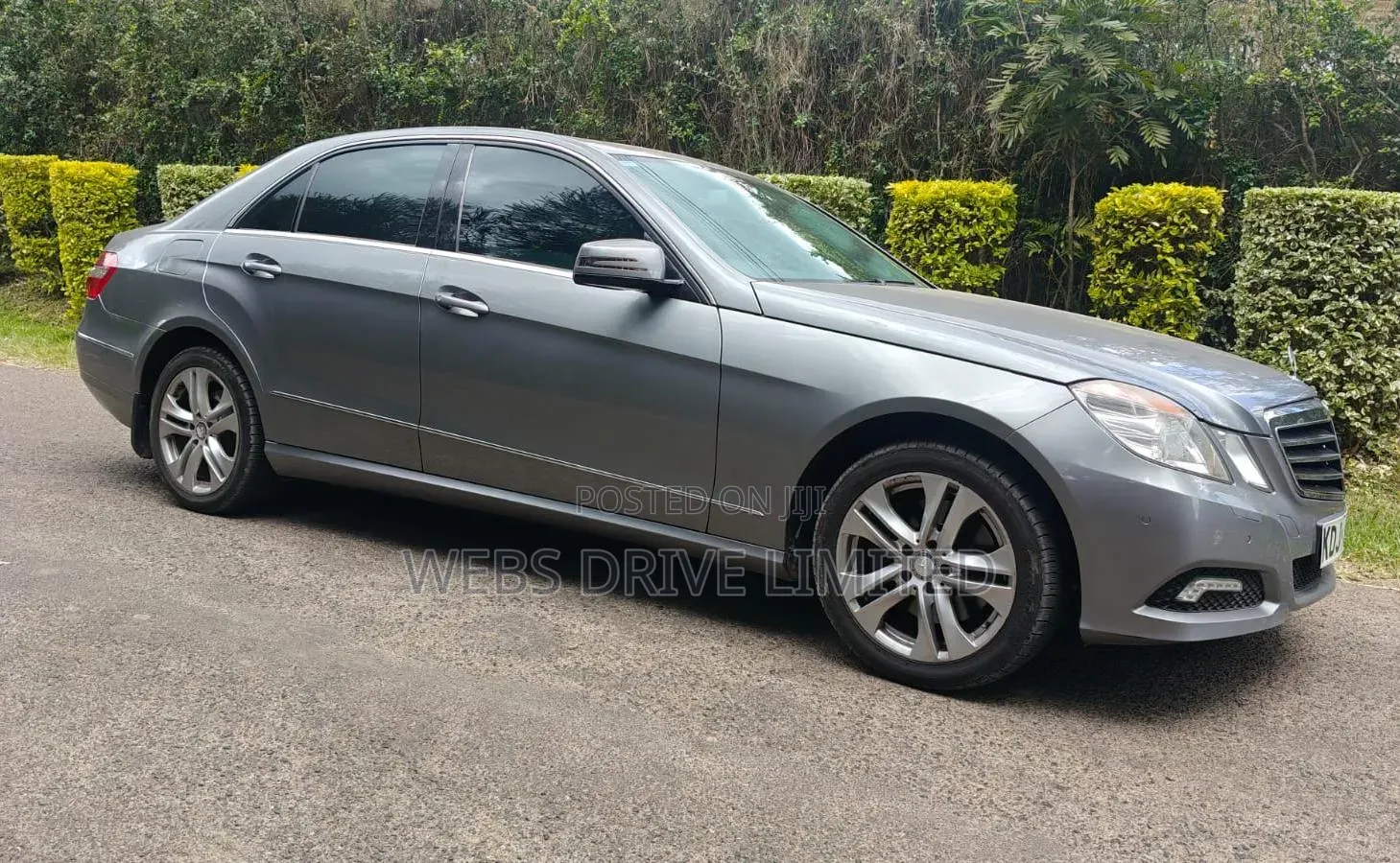Mercedes-Benz E200 2010 Gray