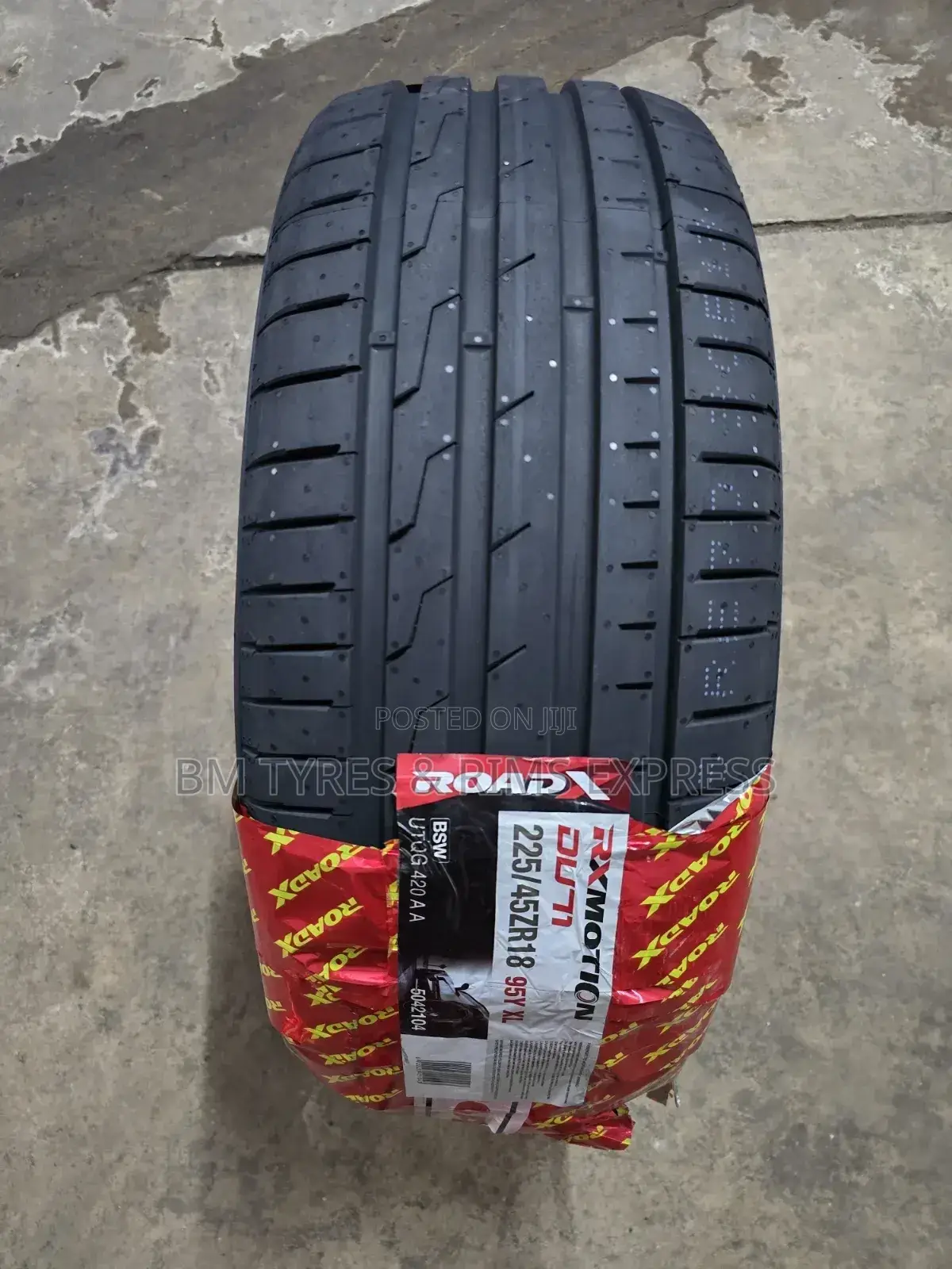 225 /45 R18 Roadx Tyres.(Du71)