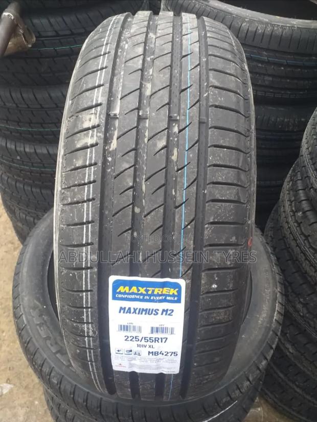 225/55 R17 Maxtrek. M2