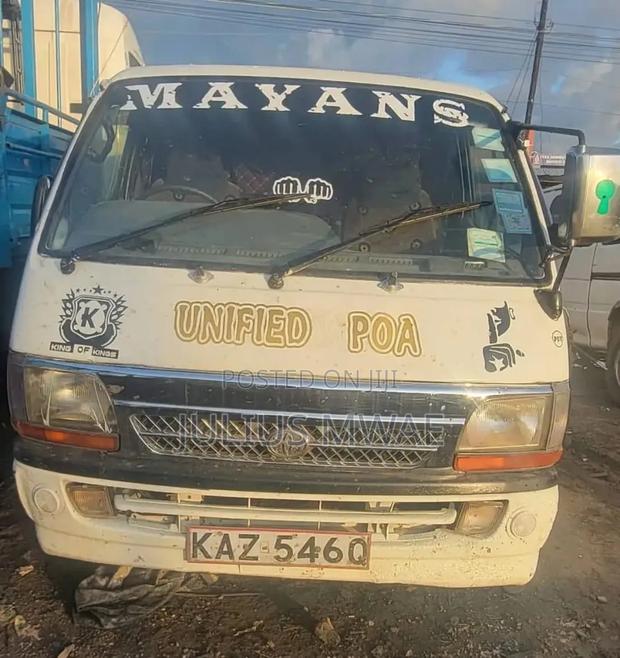 Toyota HiAce 2007 White