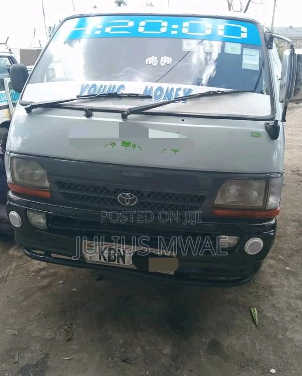 Toyota HiAce 2012 White - main view