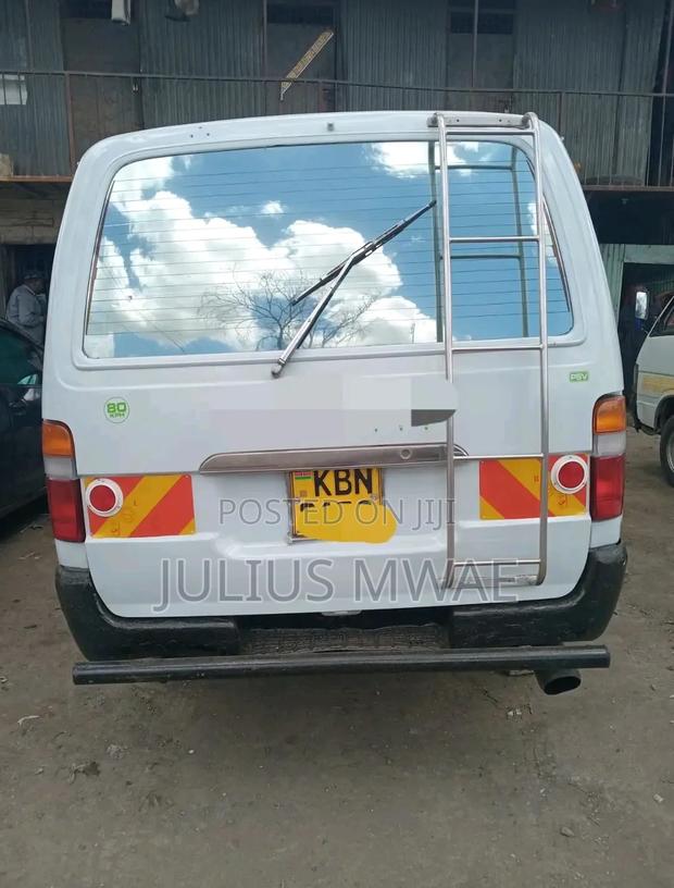 Toyota HiAce 2012 White - thumbnail 2