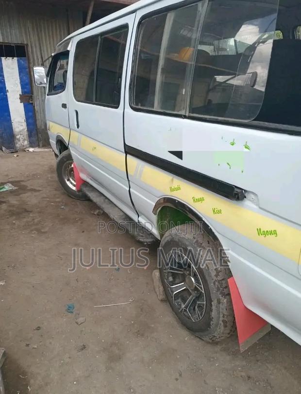 Toyota HiAce 2012 White - thumbnail 3