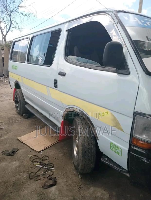 Toyota HiAce 2012 White - thumbnail 4