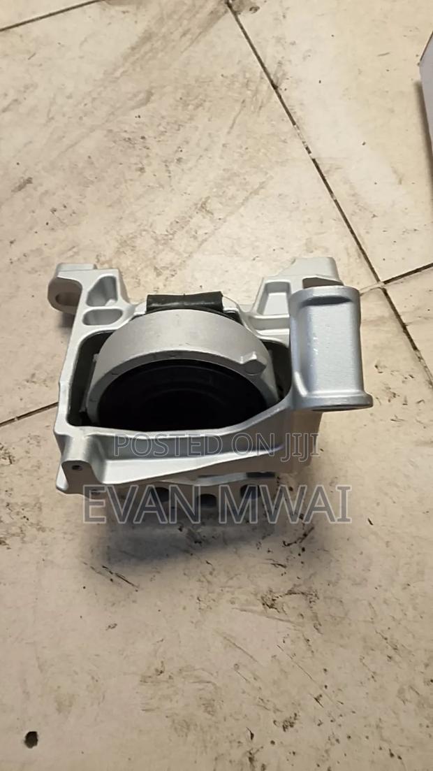 Mazda Cx5 Diesel Engine Mounting Available - thumbnail 2