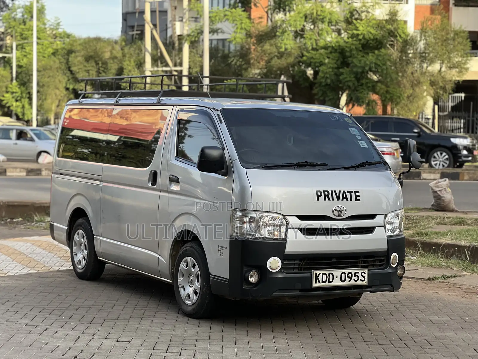 Toyota HiAce 2014 Silver