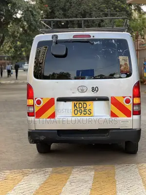 Toyota HiAce 2014 Silver
