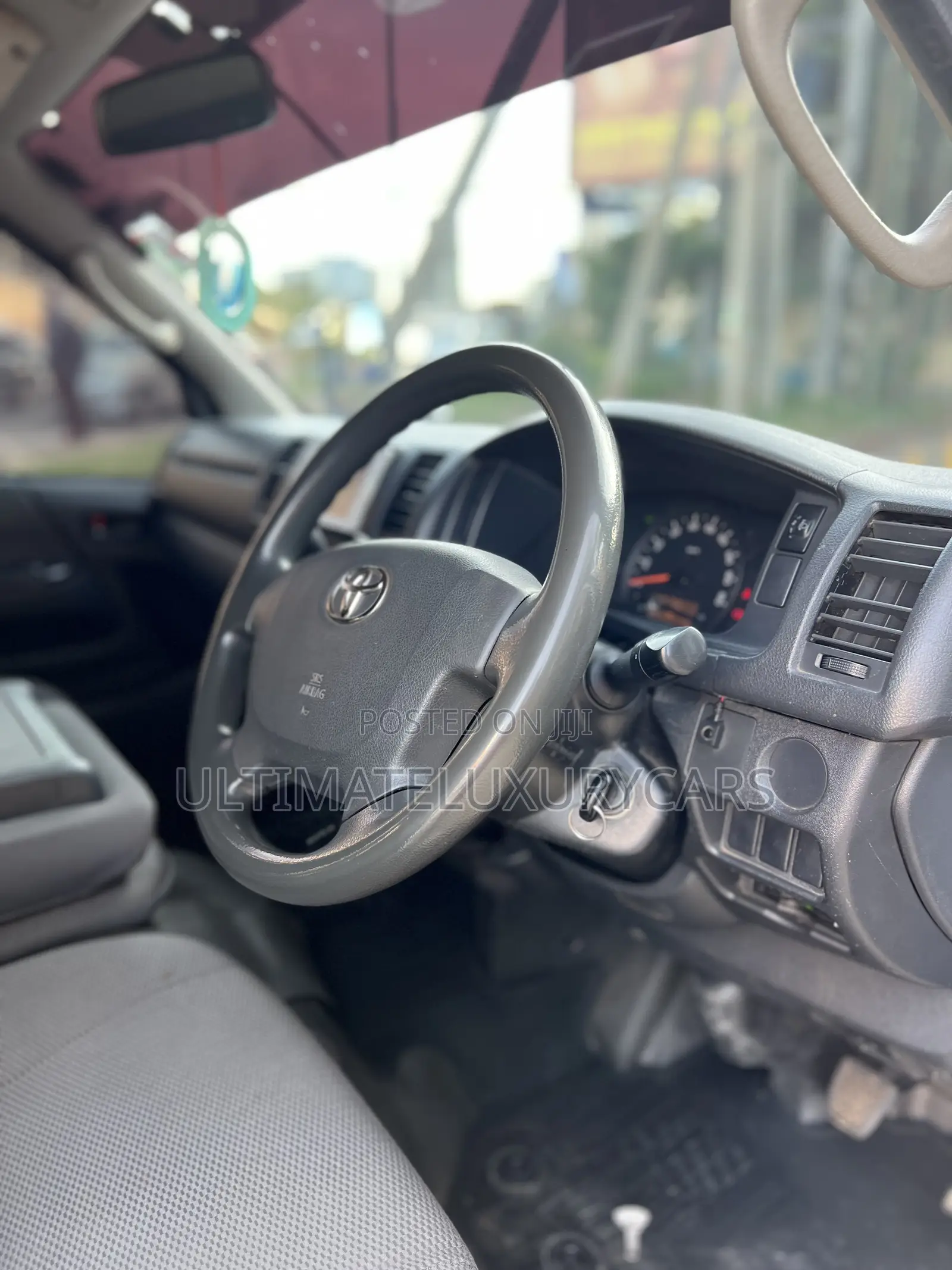 Toyota HiAce 2014 Silver