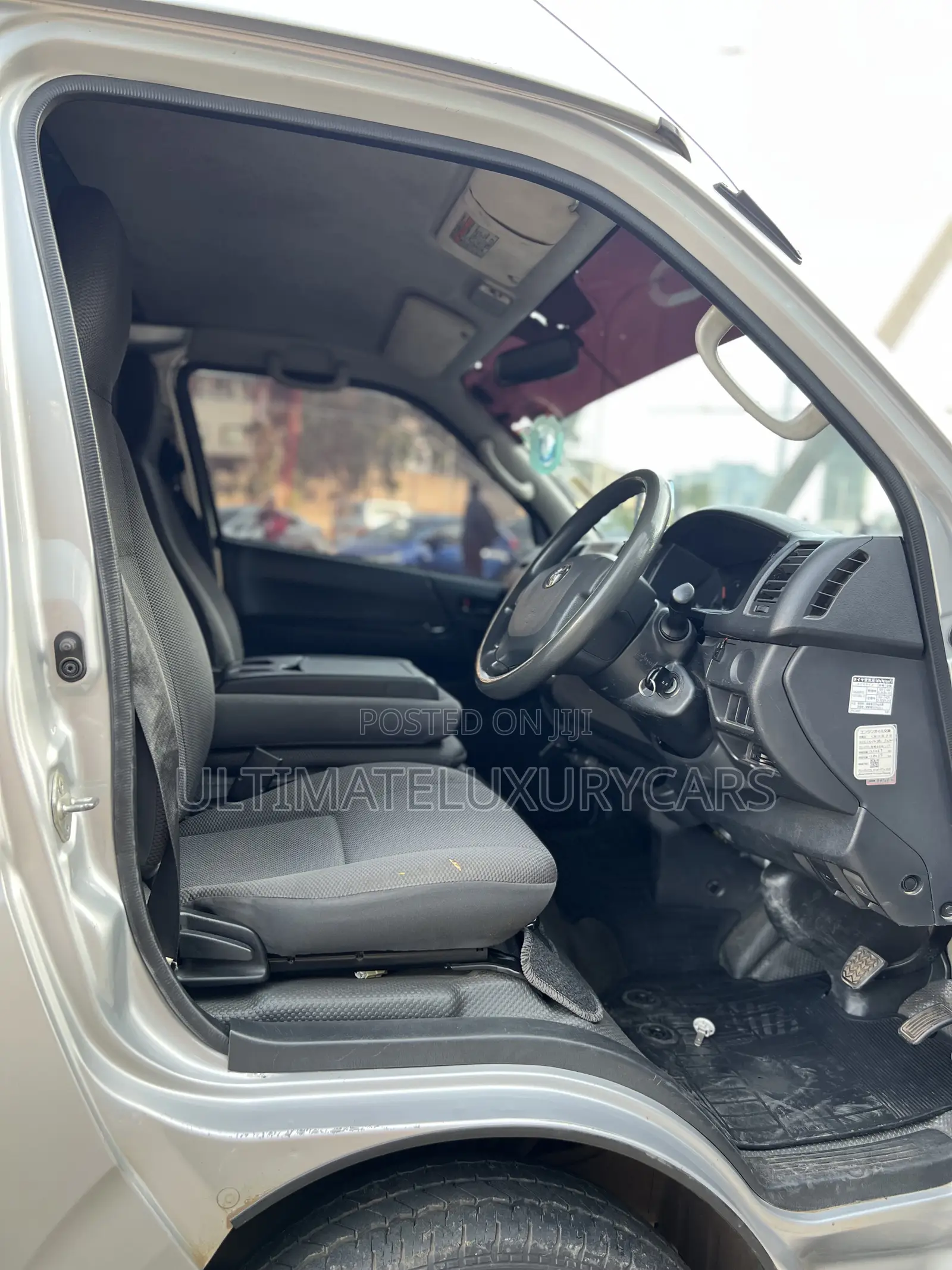 Toyota HiAce 2014 Silver