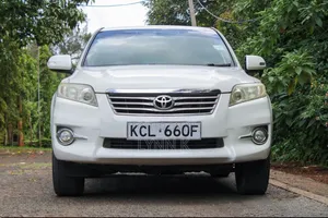 Toyota Vanguard 2011 White
