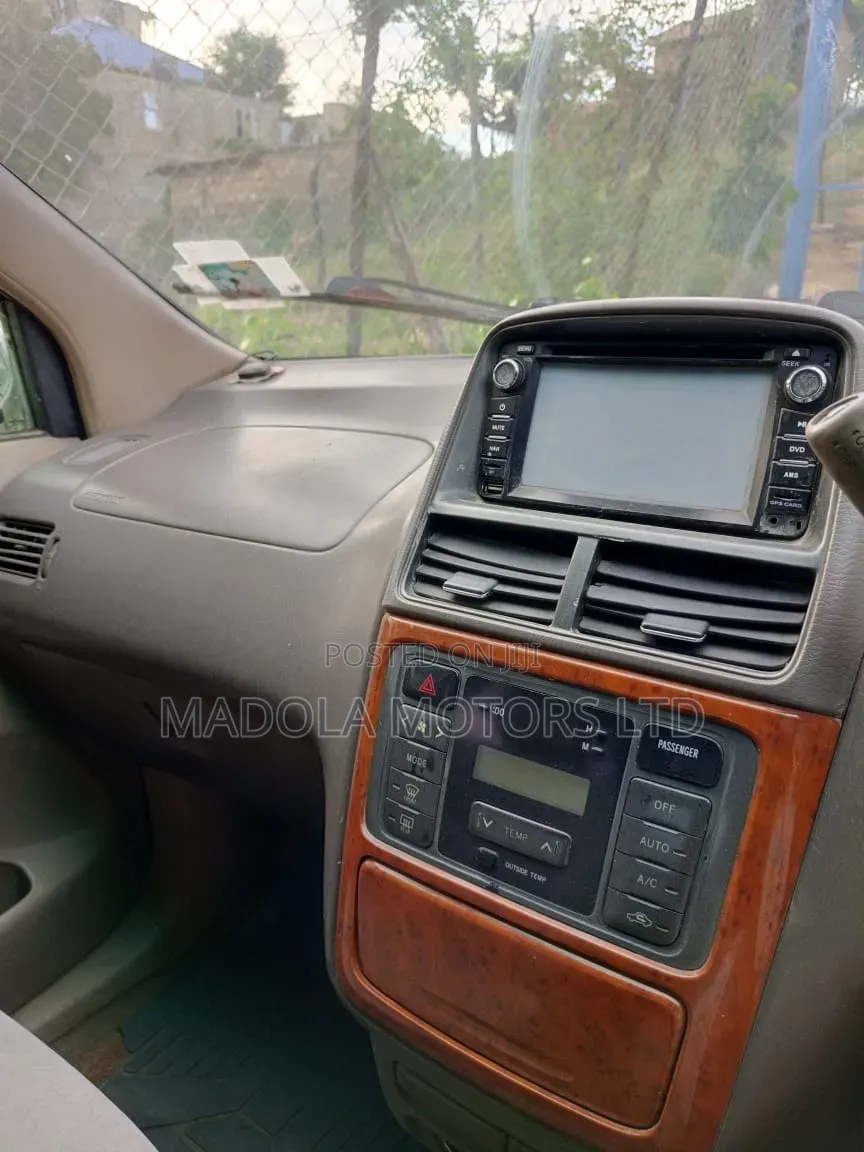 Toyota Gaia 2008 Silver