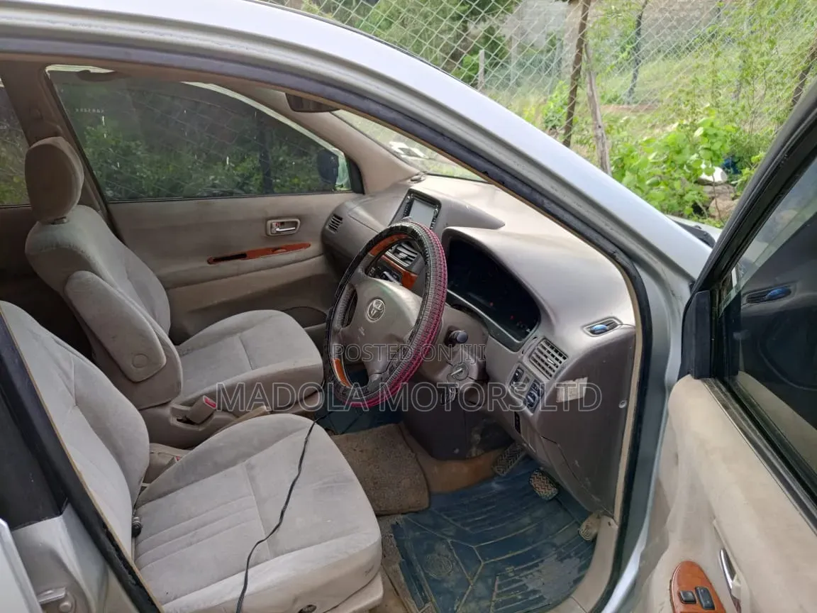 Toyota Gaia 2008 Silver