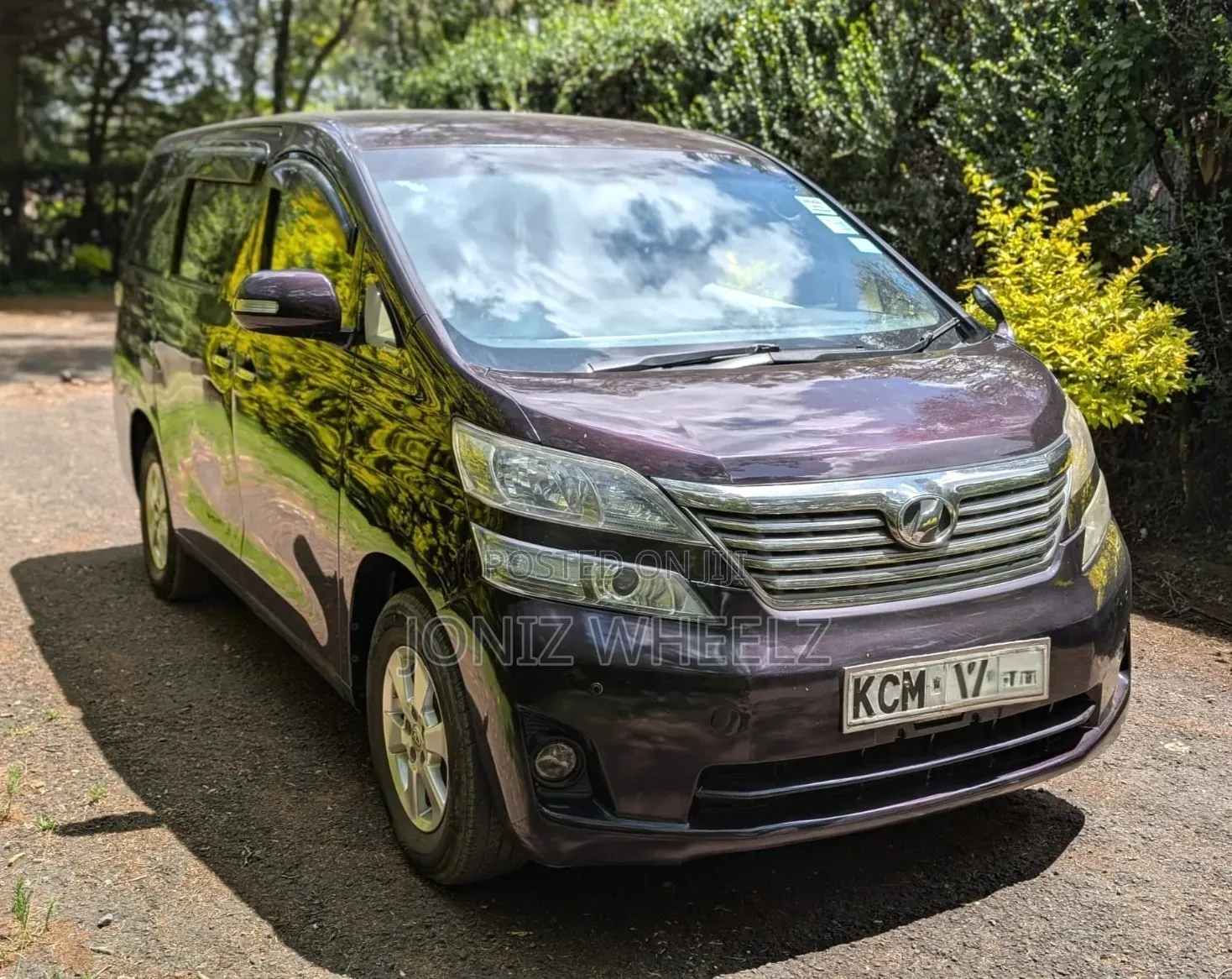 Toyota Vellfire 2010