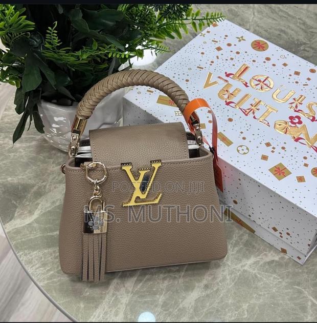 Premium !!Boxed , Louis Vuitton Capucines Bb Handbag - thumbnail 3