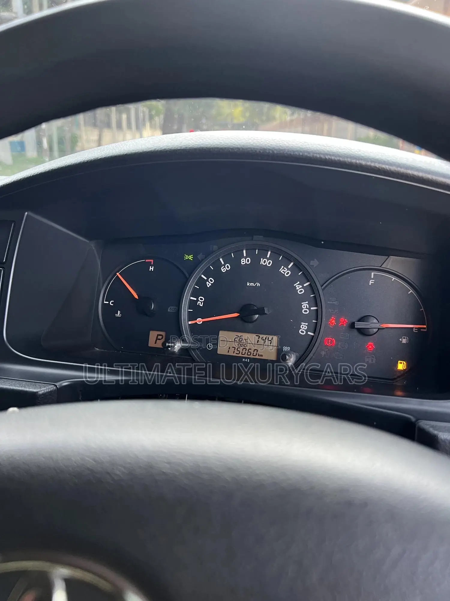 Toyota HiAce 2014 Silver