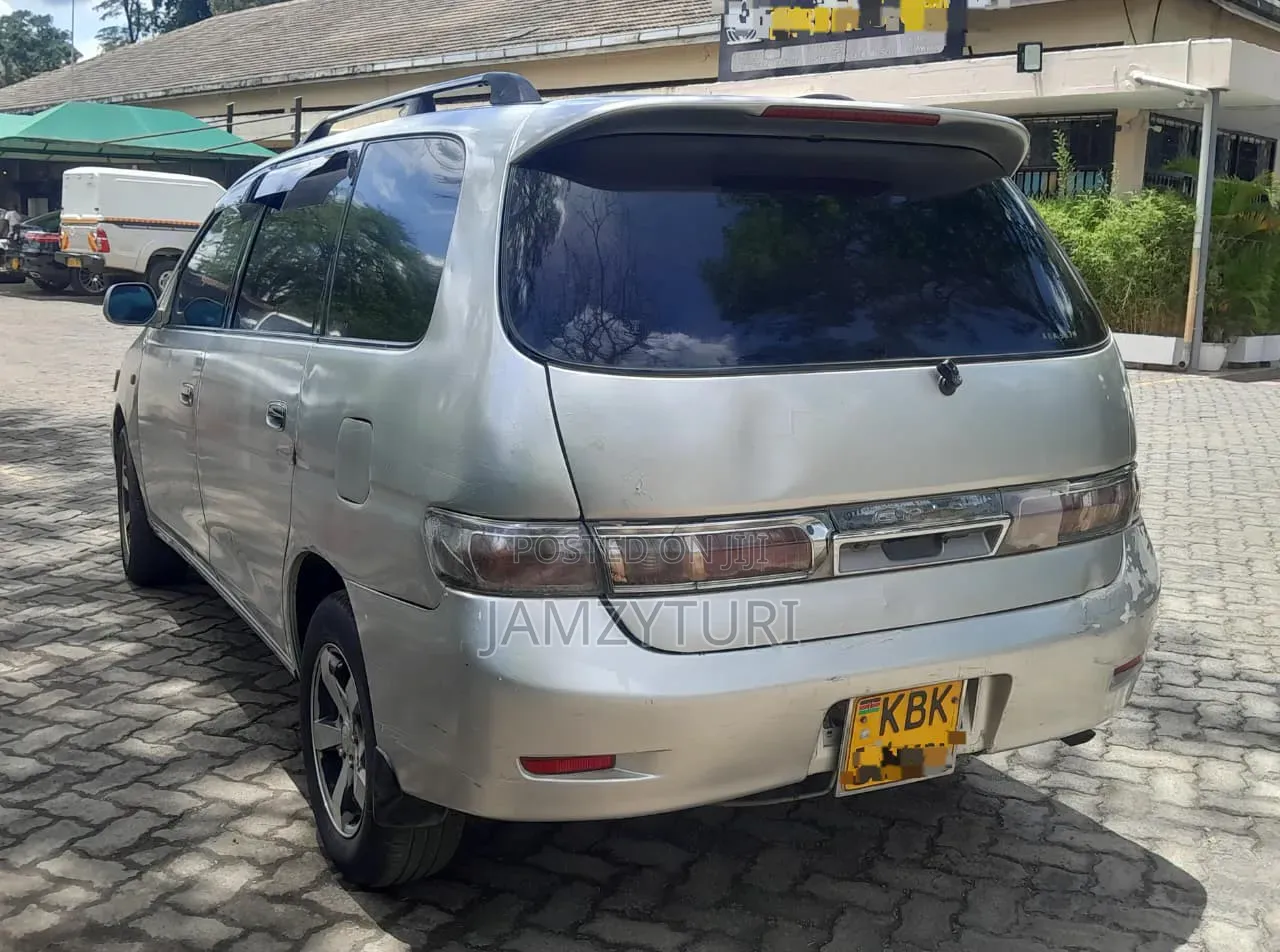 Toyota Gaia 2003 Silver