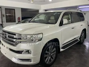 Toyota Land Cruiser 4.6 V8 ZX 2017 White